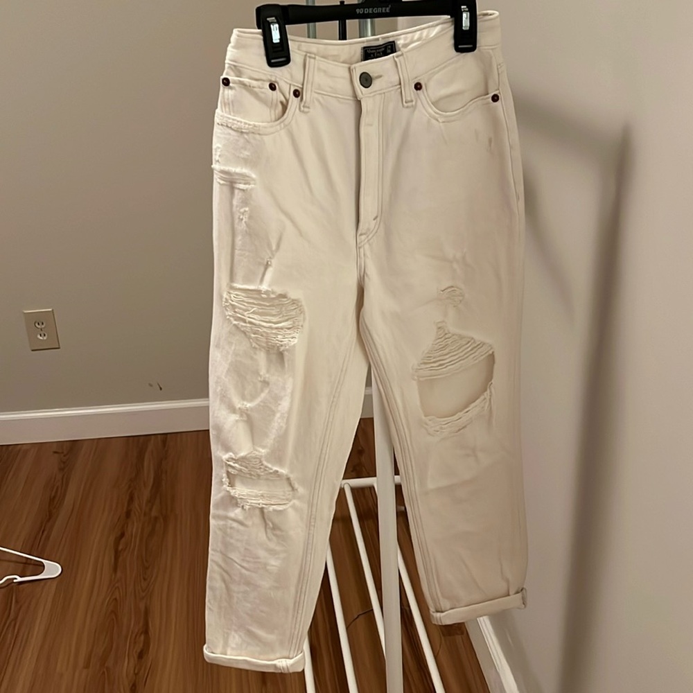 Abercrombie & Fitch destroyed white ankle jeans